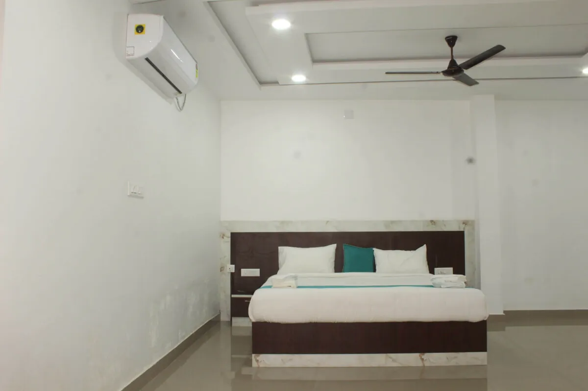 Room image 4